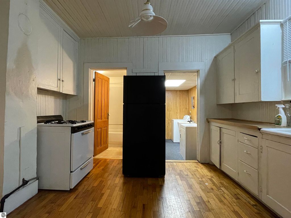 Image 5 of property listing at 415 S Franklin # 1, Mt Pleasant, MI 48858