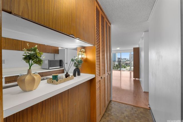 1073 Kinau Street 1004, Honolulu, HI 96814