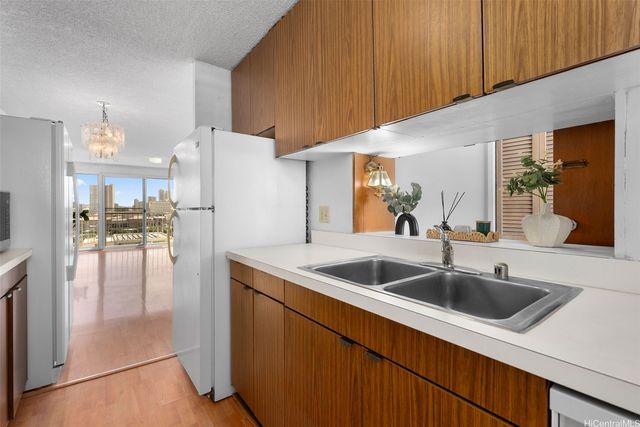 1073 Kinau Street 1004, Honolulu, HI 96814