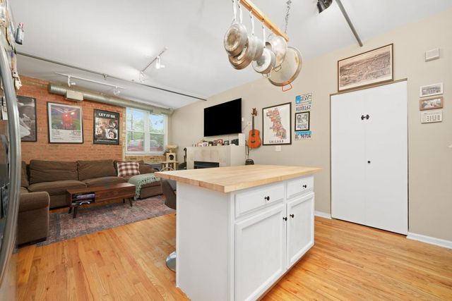 1834 Ridge Avenue 102, Evanston, IL 60201