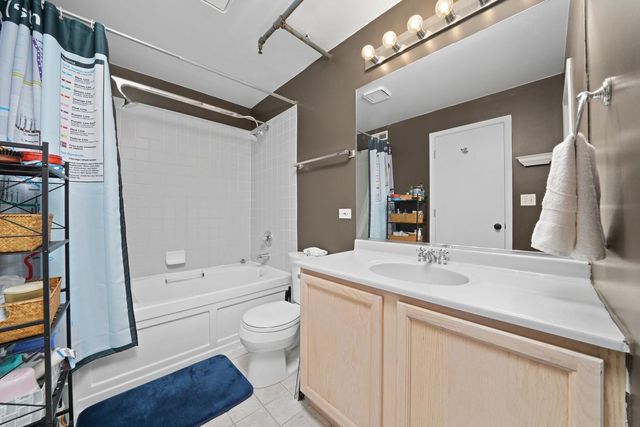 1834 Ridge Avenue 102, Evanston, IL 60201