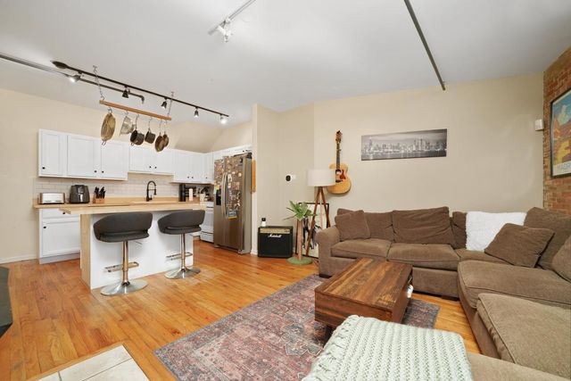 1834 Ridge Avenue 102, Evanston, IL 60201