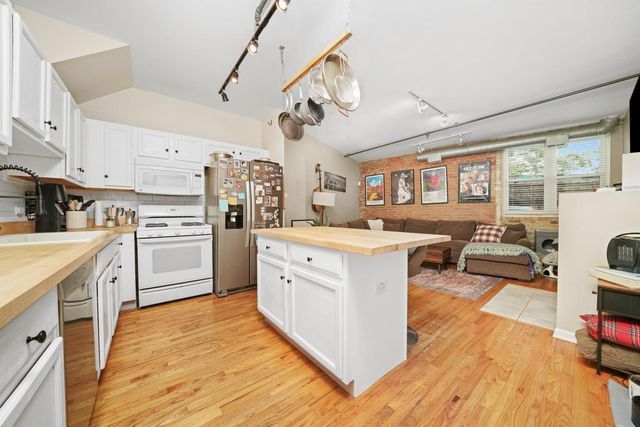 1834 Ridge Avenue 102, Evanston, IL 60201