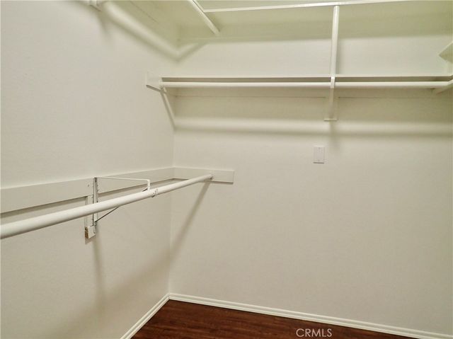 21620 Burbank, Woodland Hills, CA 91367