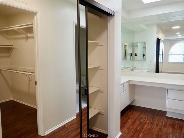21620 Burbank, Woodland Hills, CA 91367