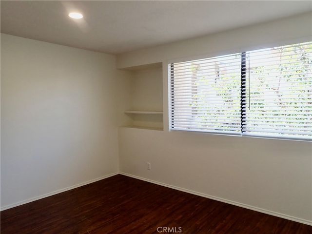 21620 Burbank, Woodland Hills, CA 91367