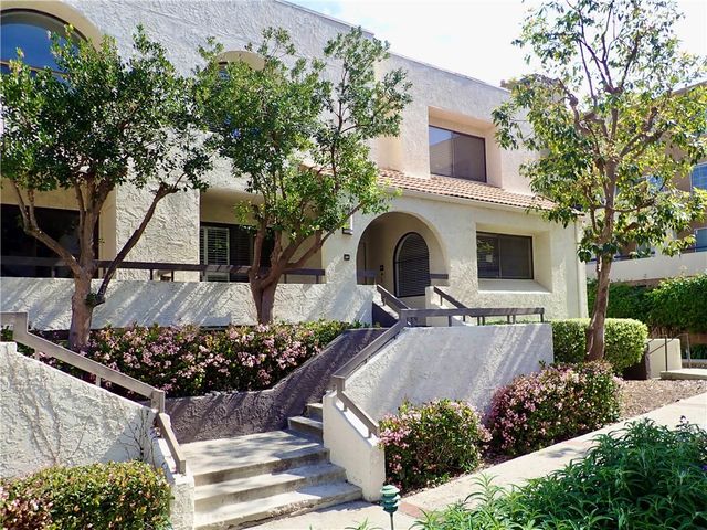 21620 Burbank, Woodland Hills, CA 91367