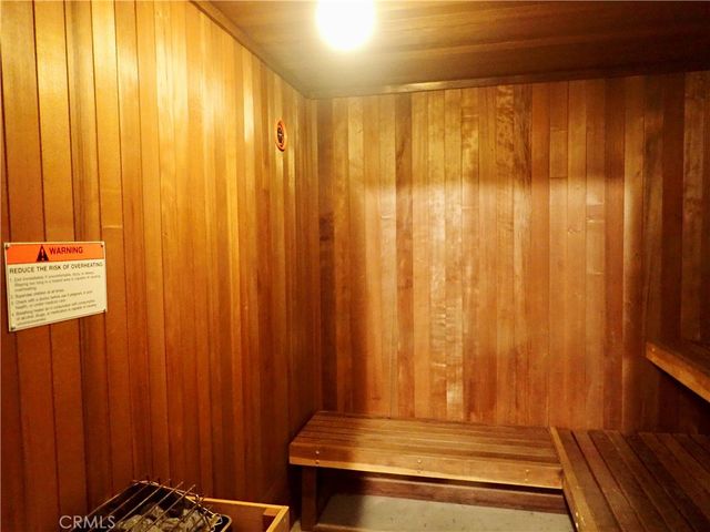 21620 Burbank, Woodland Hills, CA 91367