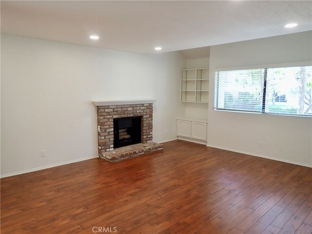 21620 Burbank, Woodland Hills, CA 91367