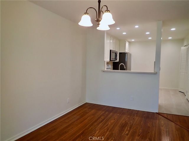 21620 Burbank, Woodland Hills, CA 91367