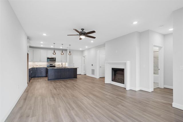 6804 Westview Drive 3205, Houston, TX 77055