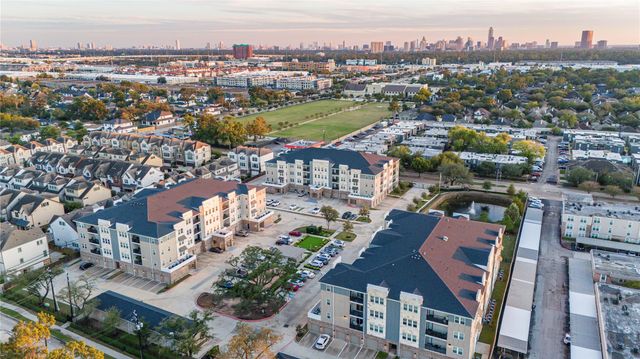 6804 Westview Drive 3205, Houston, TX 77055