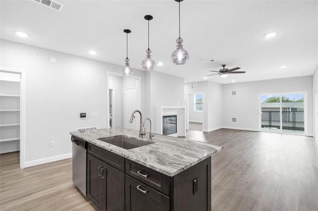 6804 Westview Drive 3205, Houston, TX 77055