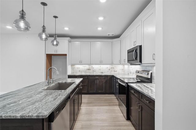 6804 Westview Drive 3205, Houston, TX 77055