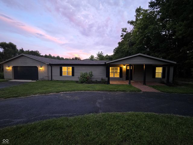 6298 S 200 W, Trafalgar, IN 46181
