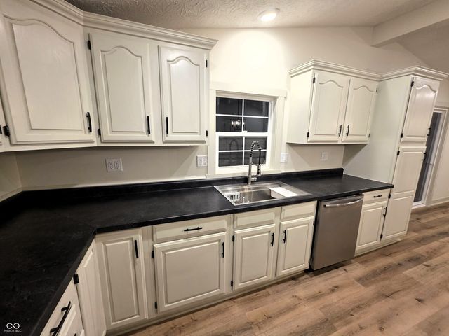 6298 S 200 W, Trafalgar, IN 46181