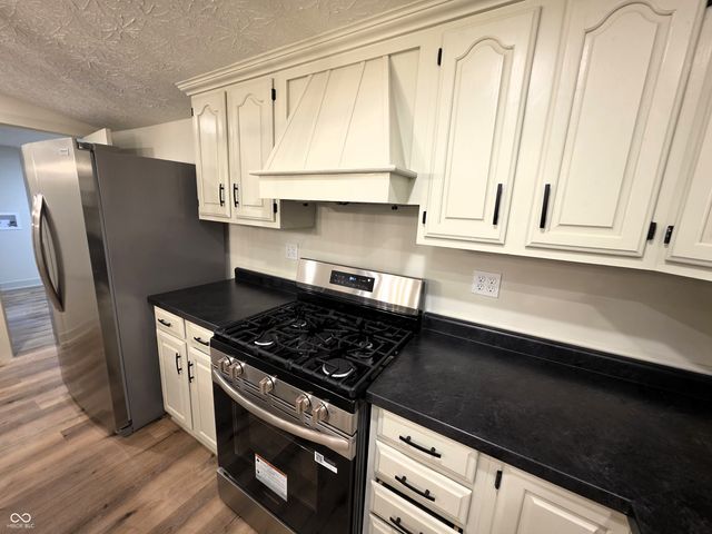 6298 S 200 W, Trafalgar, IN 46181