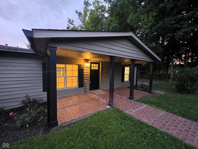 6298 S 200 W, Trafalgar, IN 46181