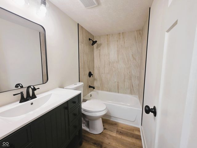 6298 S 200 W, Trafalgar, IN 46181