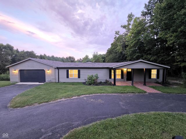 6298 S 200 W, Trafalgar, IN 46181