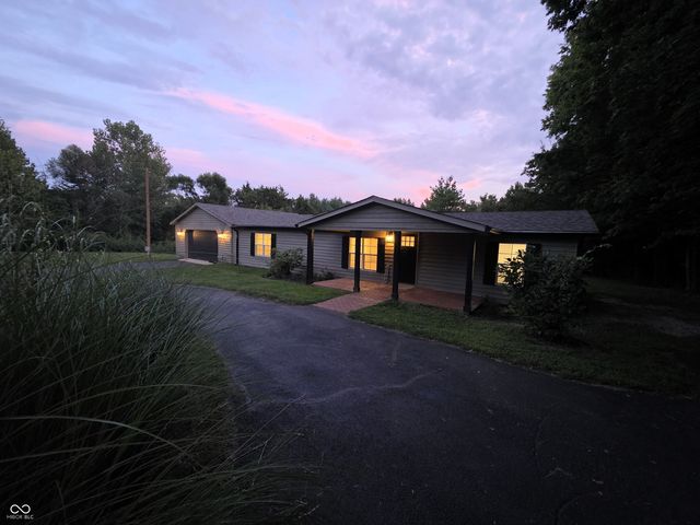 6298 S 200 W, Trafalgar, IN 46181
