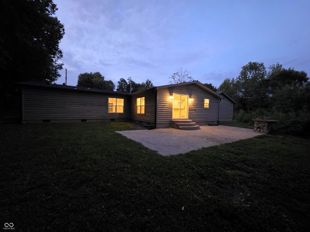 6298 S 200 W, Trafalgar, IN 46181