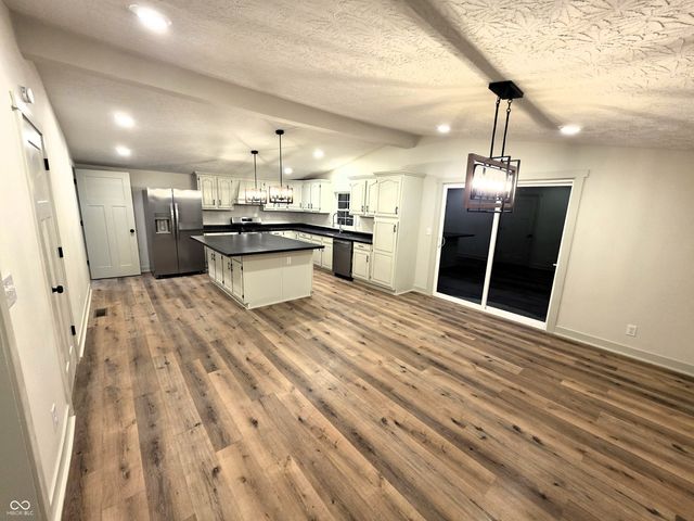 6298 S 200 W, Trafalgar, IN 46181