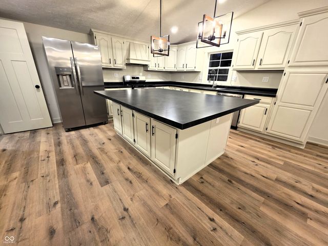 6298 S 200 W, Trafalgar, IN 46181