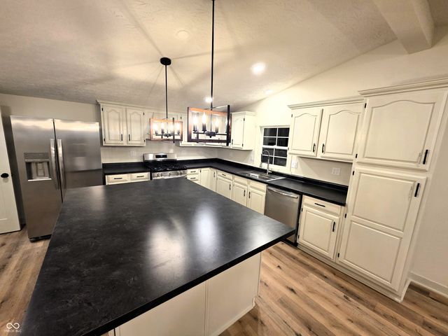 6298 S 200 W, Trafalgar, IN 46181