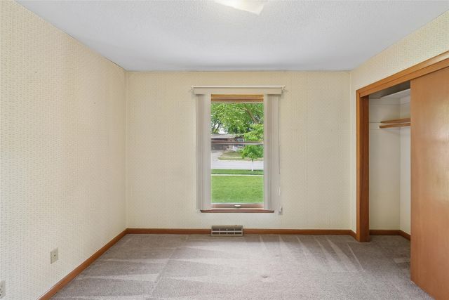 2818 Eisenhower Avenue, Ames, IA 50010