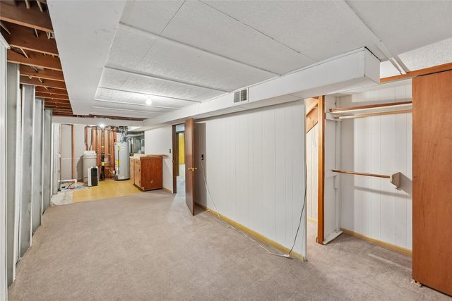 2818 Eisenhower Avenue, Ames, IA 50010