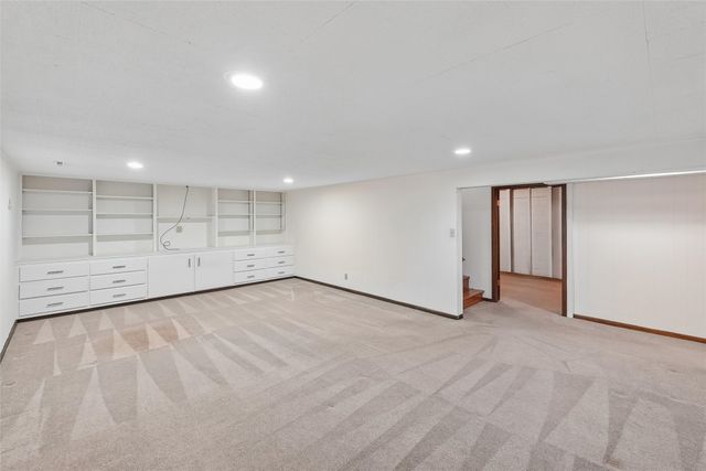 2818 Eisenhower Avenue, Ames, IA 50010
