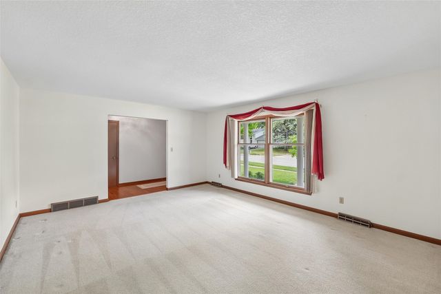 2818 Eisenhower Avenue, Ames, IA 50010
