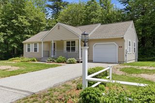 27 Saint John Lane, Hampstead, NH 03841