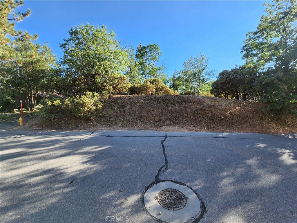 Image 13 of property listing at 1248 Glacier Drive, Lake Arrowhead, CA 92352