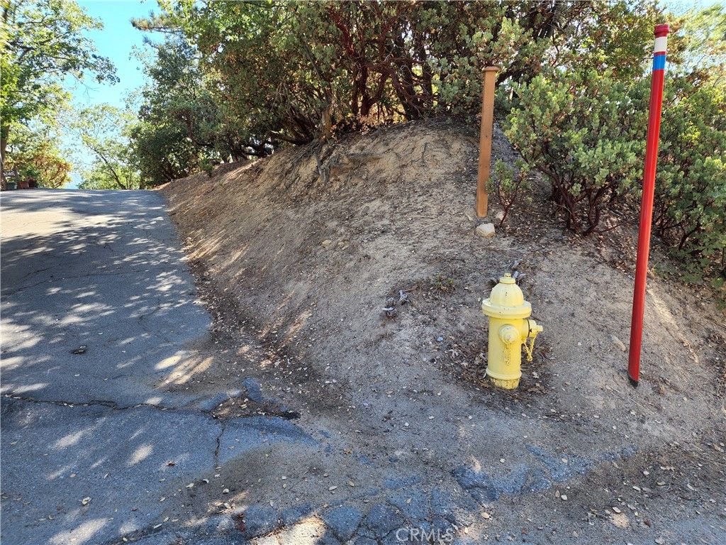 Image 9 of property listing at 1248 Glacier Drive, Lake Arrowhead, CA 92352