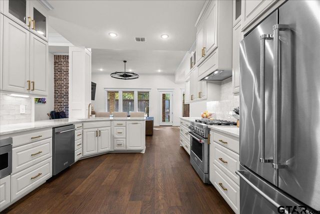 1709 Legacy Ct, Tyler, TX 75703