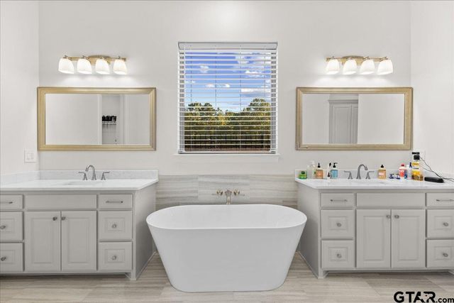 1709 Legacy Ct, Tyler, TX 75703