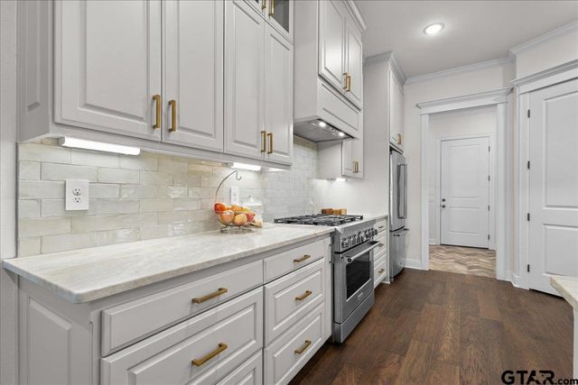 1709 Legacy Ct, Tyler, TX 75703