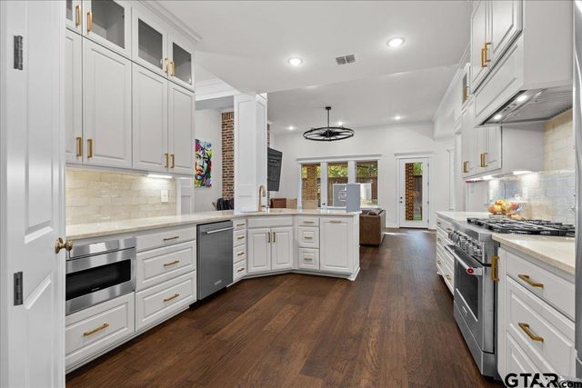 1709 Legacy Ct, Tyler, TX 75703