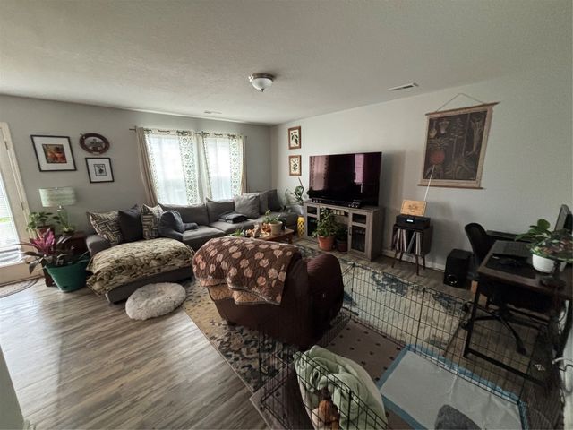 360 Hillside Drive, Pleasant Hill, IA 50327