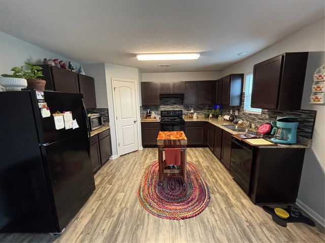 360 Hillside Drive, Pleasant Hill, IA 50327