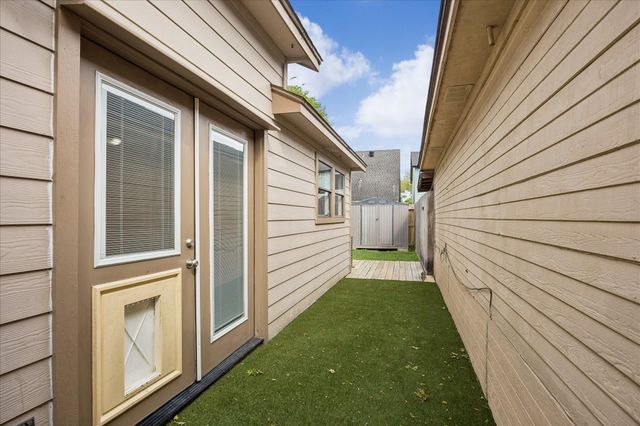 5813 Guadalupe Drive, Dickinson, TX 77539