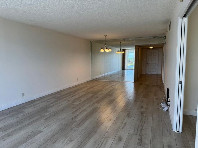 3510 Oaks Way 605, Pompano Beach, FL 33069