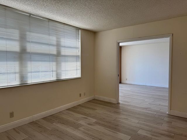 3510 Oaks Way 605, Pompano Beach, FL 33069