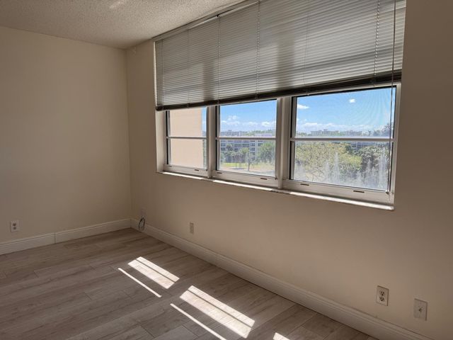 3510 Oaks Way 605, Pompano Beach, FL 33069