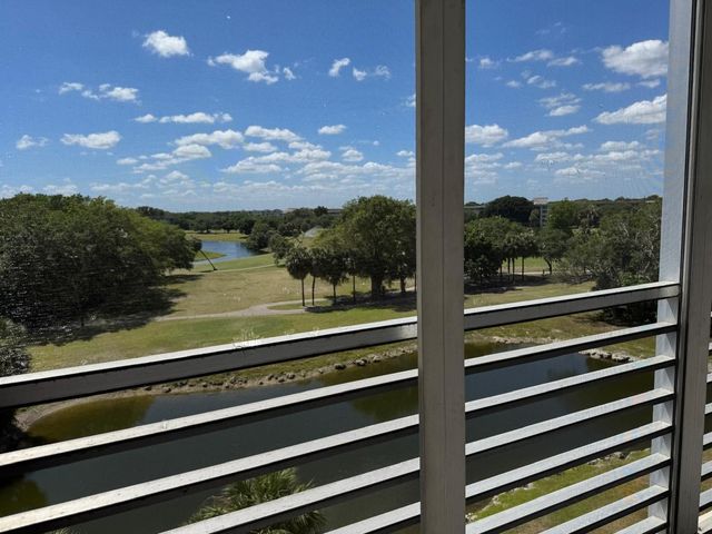 3510 Oaks Way 605, Pompano Beach, FL 33069