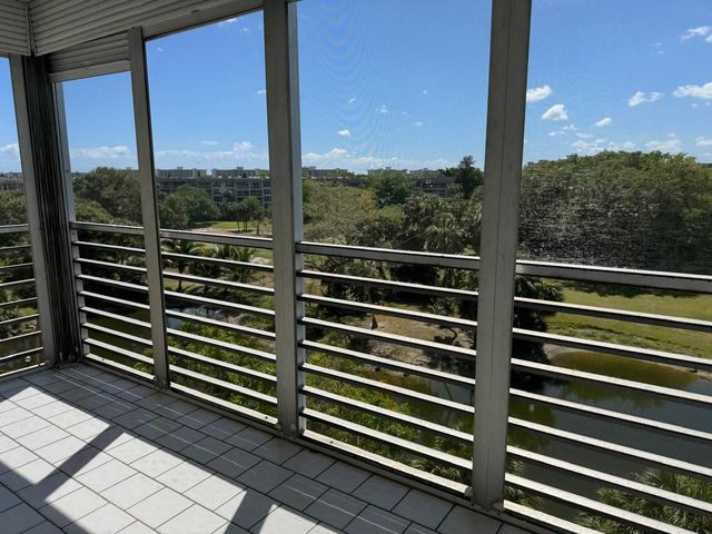3510 Oaks Way 605, Pompano Beach, FL 33069