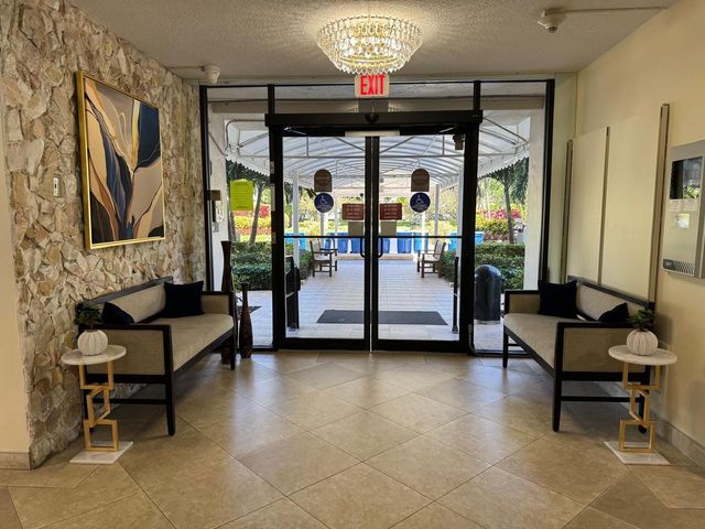 3510 Oaks Way 605, Pompano Beach, FL 33069