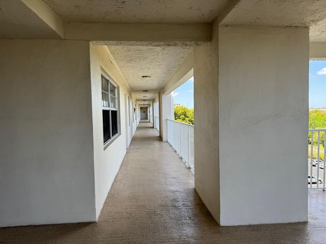3510 Oaks Way 605, Pompano Beach, FL 33069